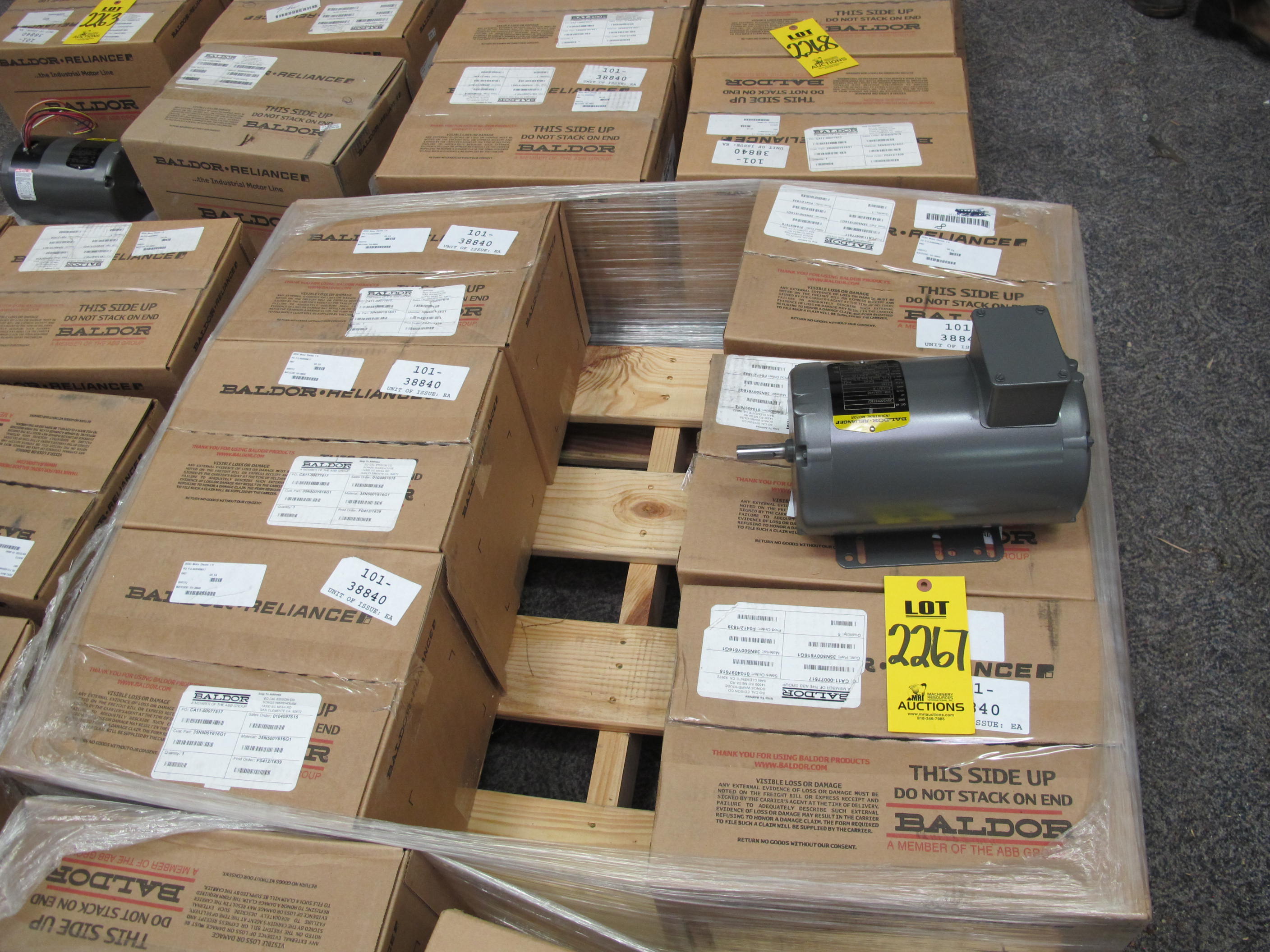 LOT (6) MOTORS, ELECTRIC TYPE, 1 HORSEPOWER, 230/460VAC ELEC RATING, 1140 RPM, 56 FRAME, TENV ENCLOSURE. MOTOR TERMINAL BOX LOCATED AT TOP, PART # 35N500Y616G1 (W-44) LOADING & HANDLING FEE $15-